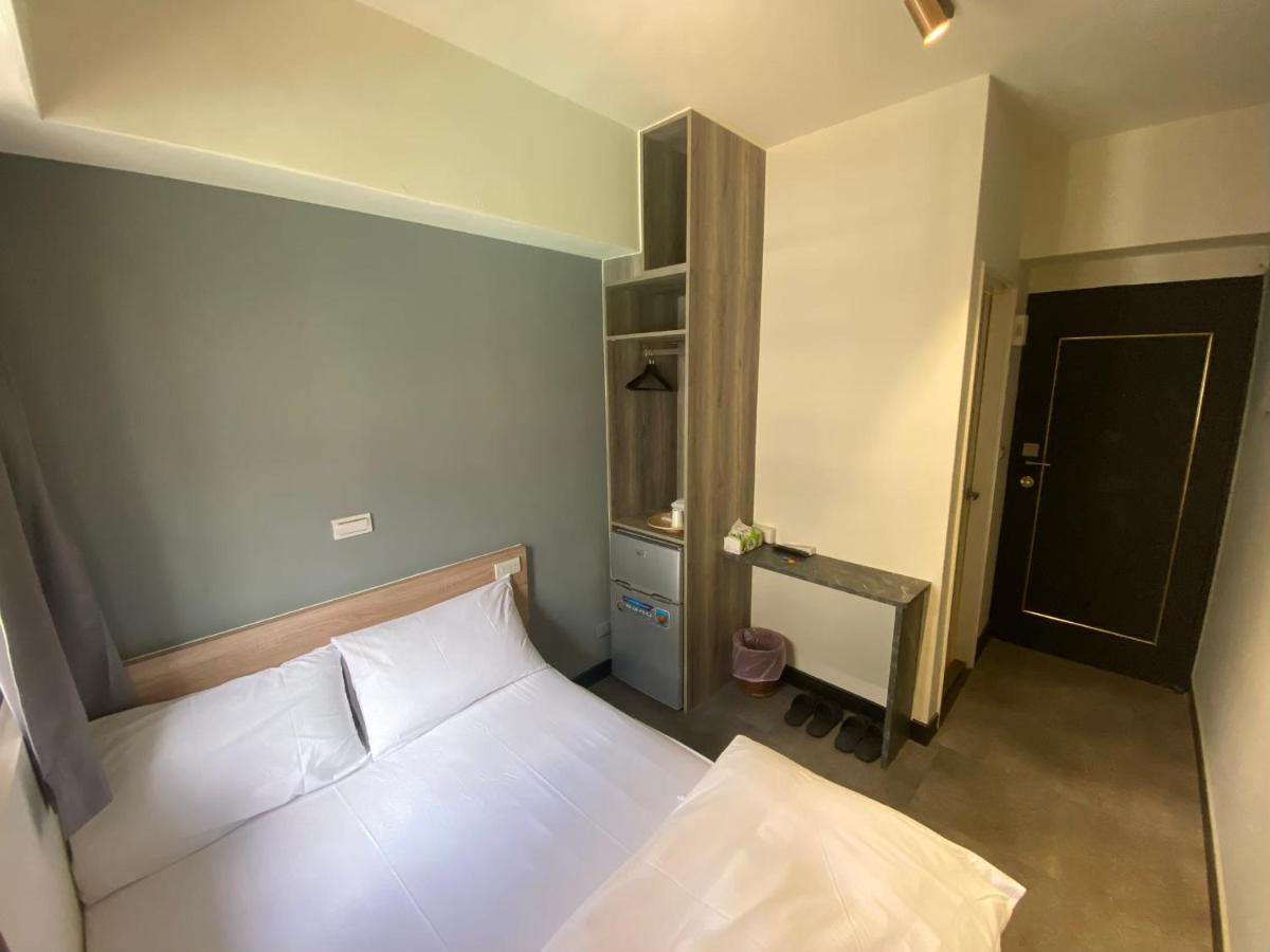 Fengjia Gift Box Homestay Тайджун Екстериор снимка