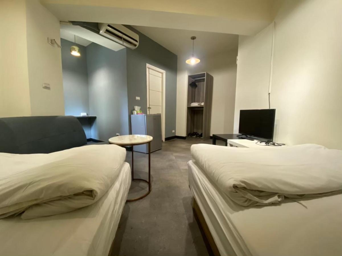 Fengjia Gift Box Homestay Тайджун Екстериор снимка