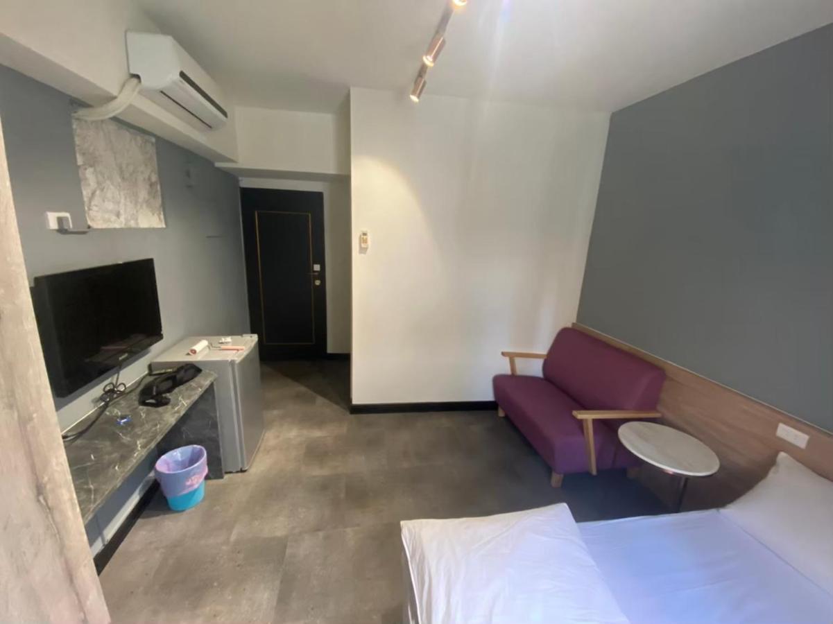 Fengjia Gift Box Homestay Тайджун Екстериор снимка