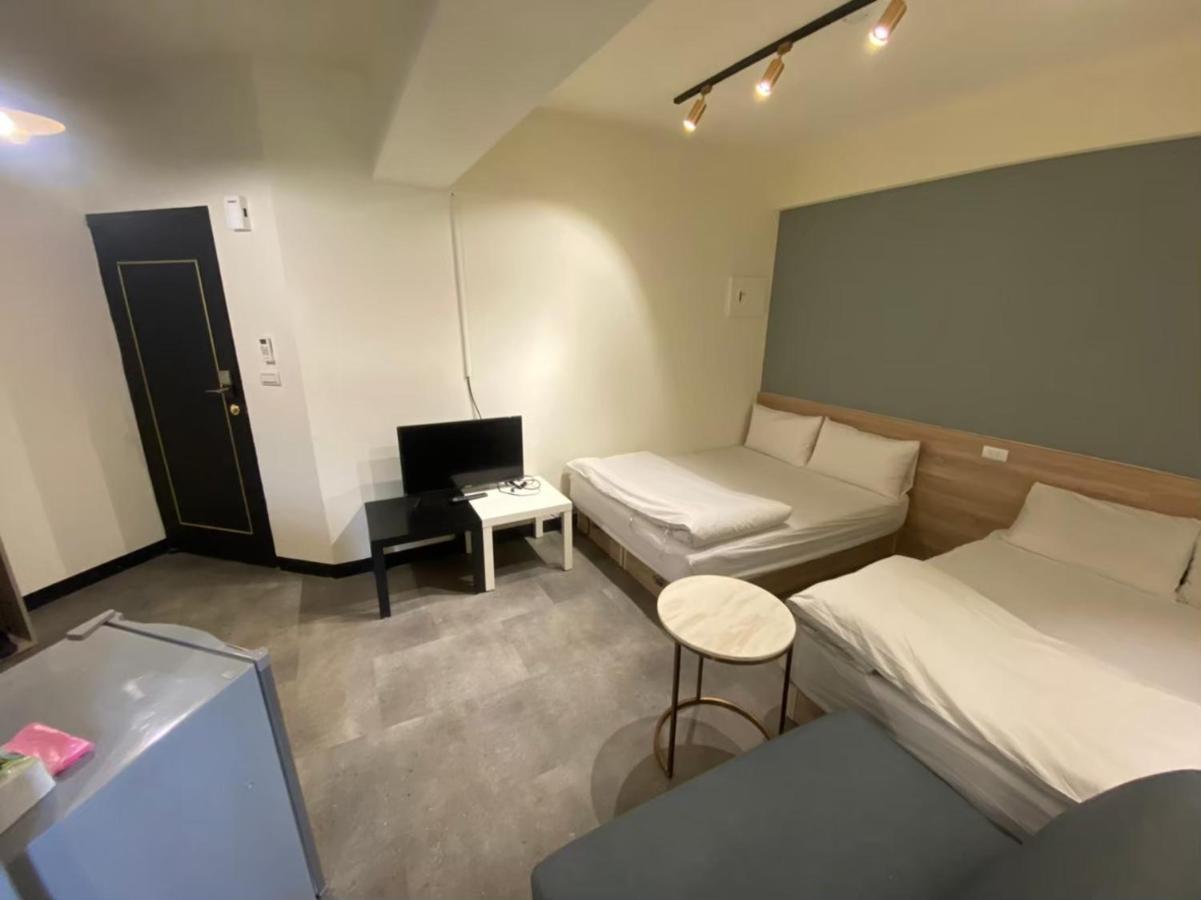 Fengjia Gift Box Homestay Тайджун Екстериор снимка