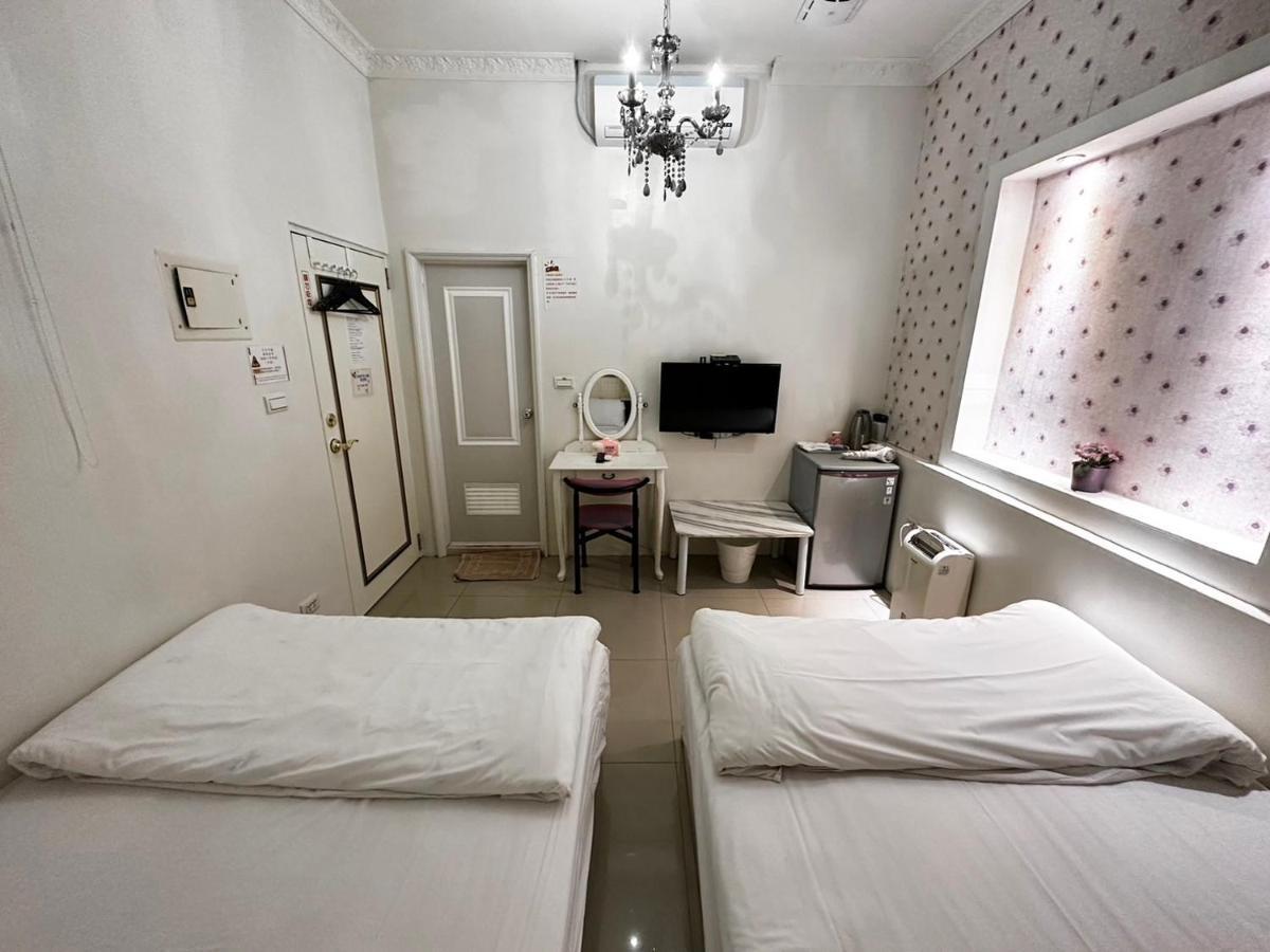 Fengjia Gift Box Homestay Тайджун Екстериор снимка