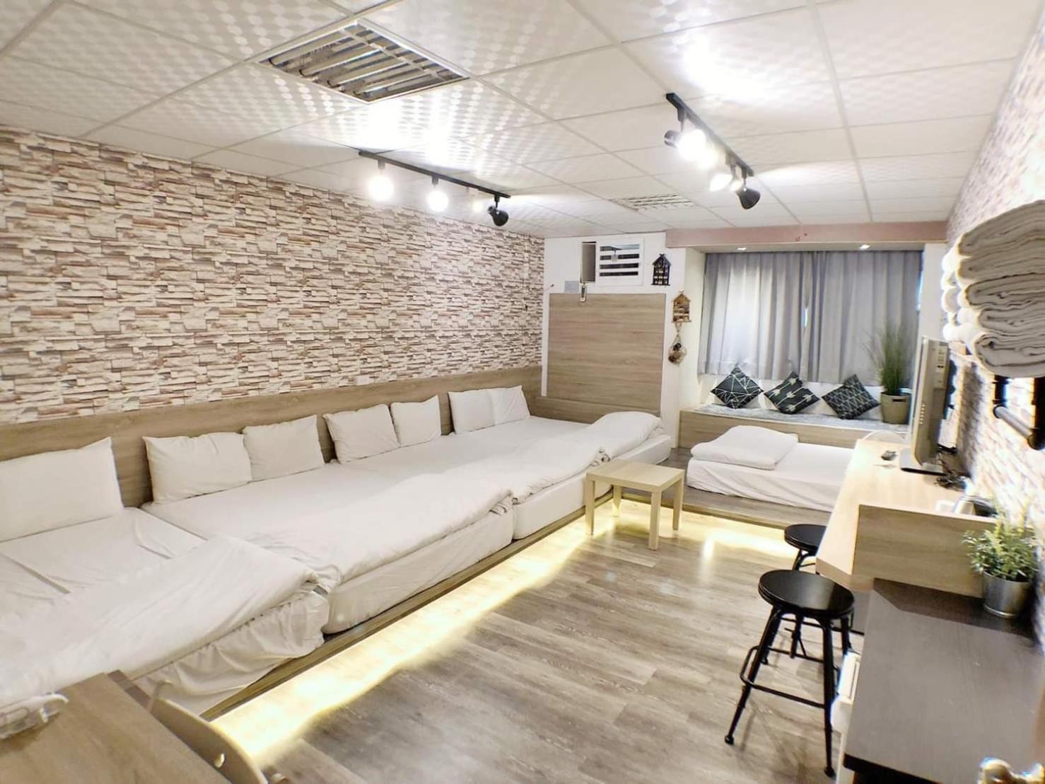 Fengjia Gift Box Homestay Тайджун Екстериор снимка
