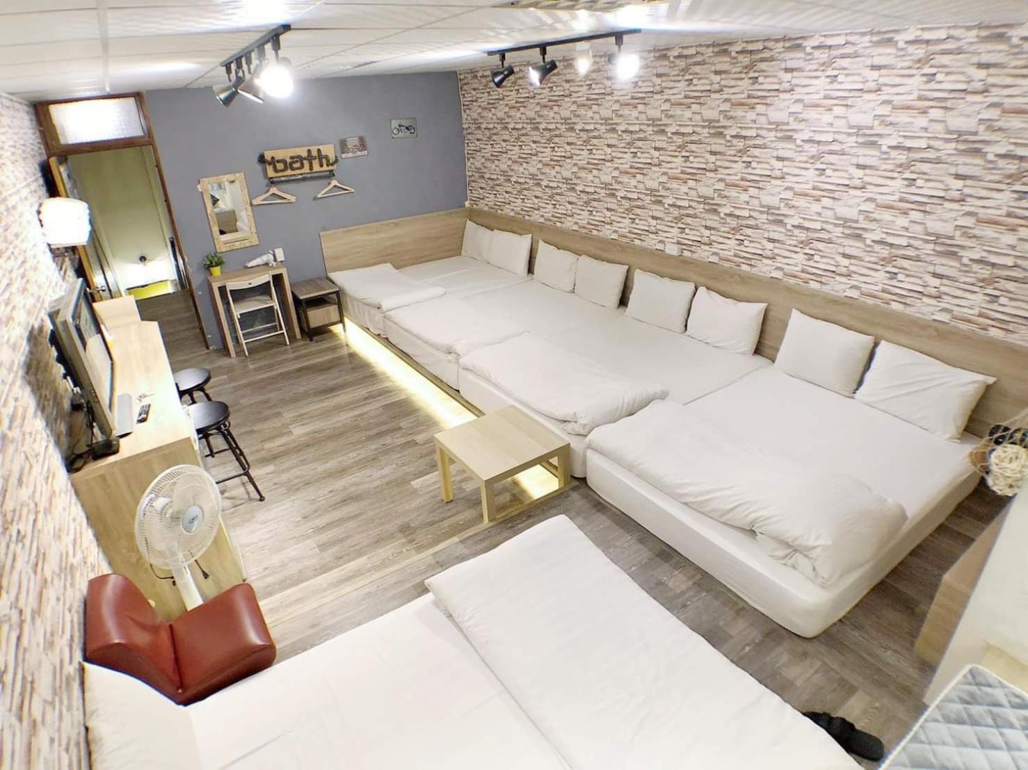 Fengjia Gift Box Homestay Тайджун Екстериор снимка