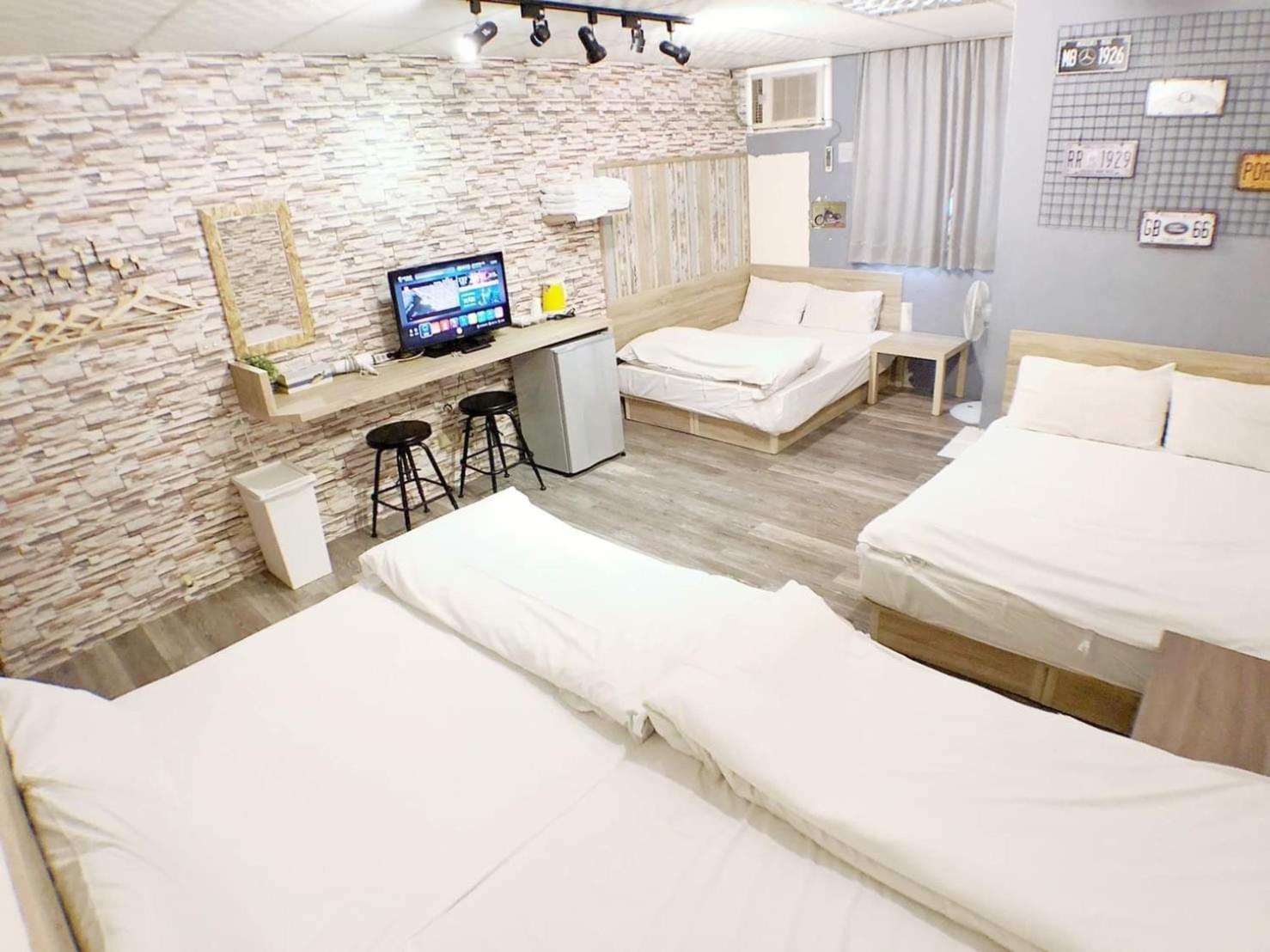 Fengjia Gift Box Homestay Тайджун Екстериор снимка