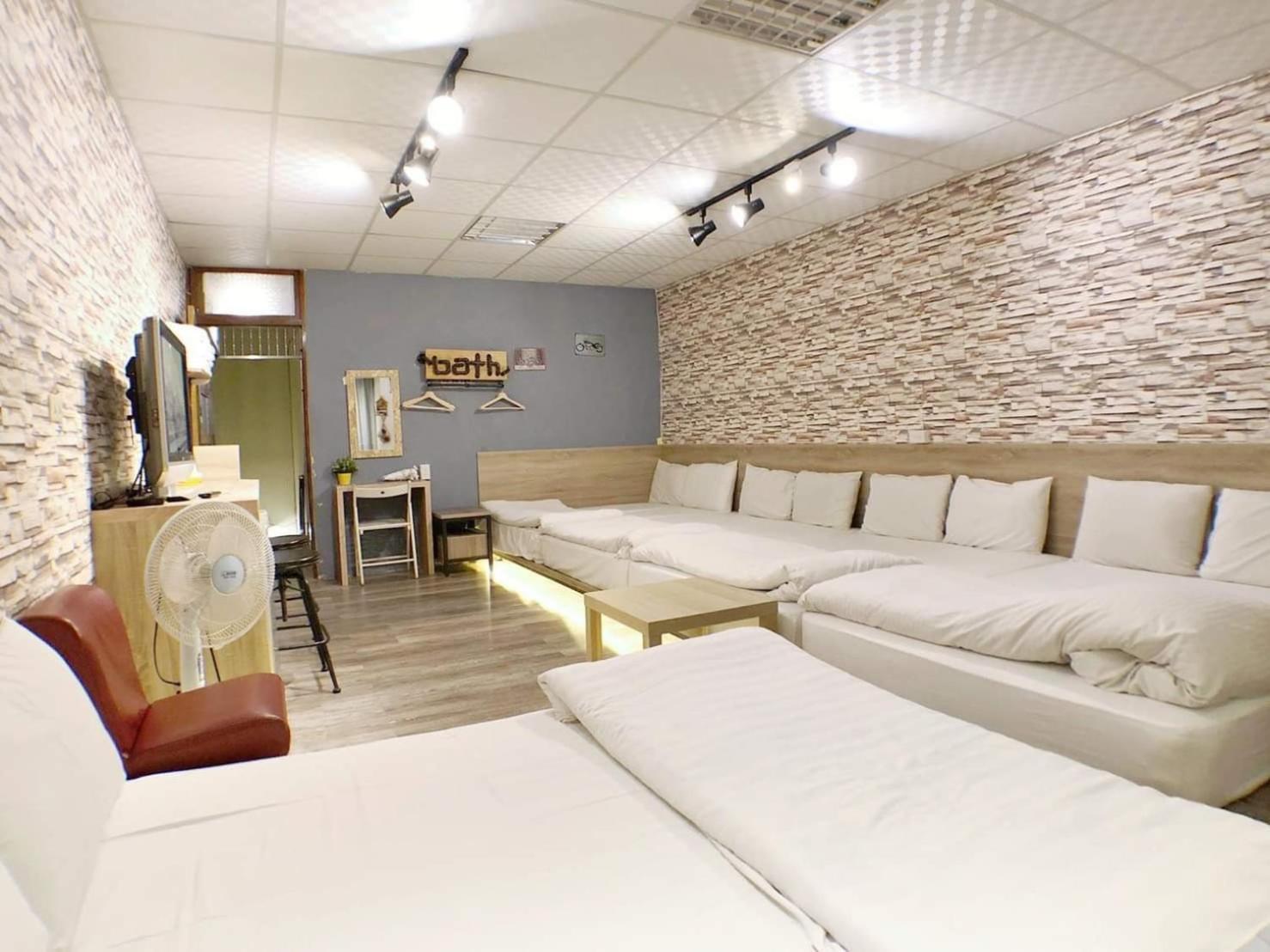 Fengjia Gift Box Homestay Тайджун Екстериор снимка