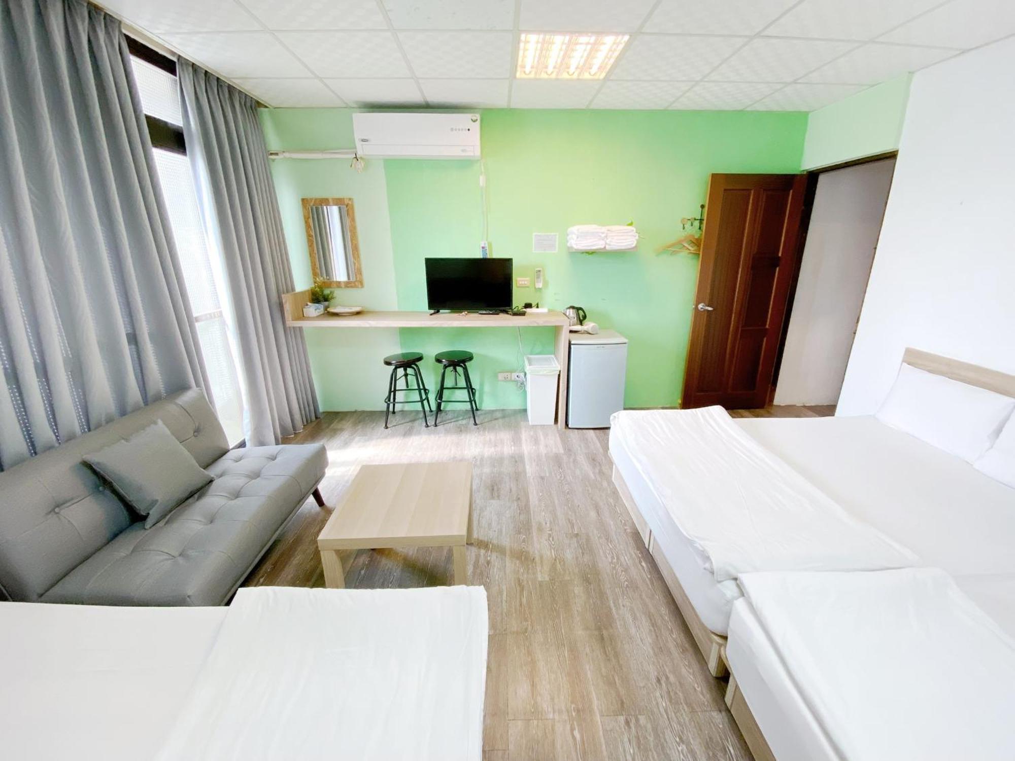 Fengjia Gift Box Homestay Тайджун Екстериор снимка