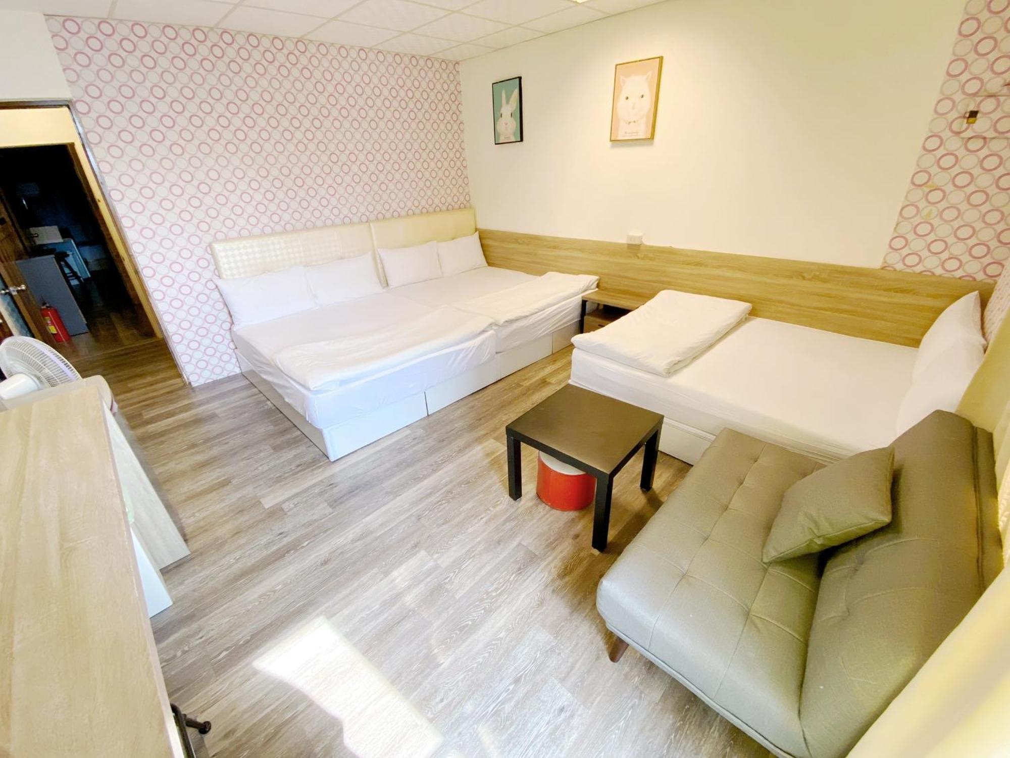 Fengjia Gift Box Homestay Тайджун Екстериор снимка