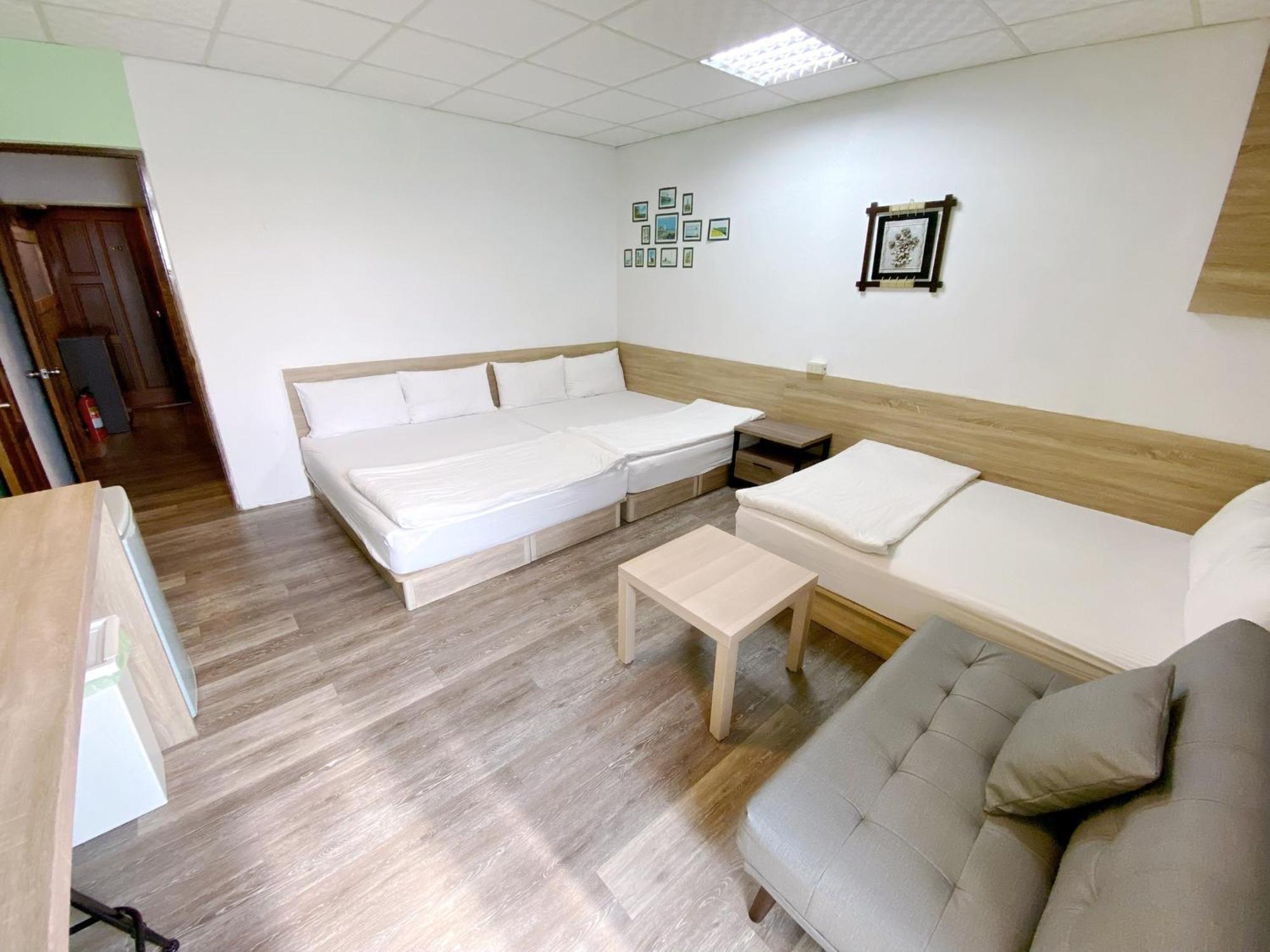 Fengjia Gift Box Homestay Тайджун Екстериор снимка