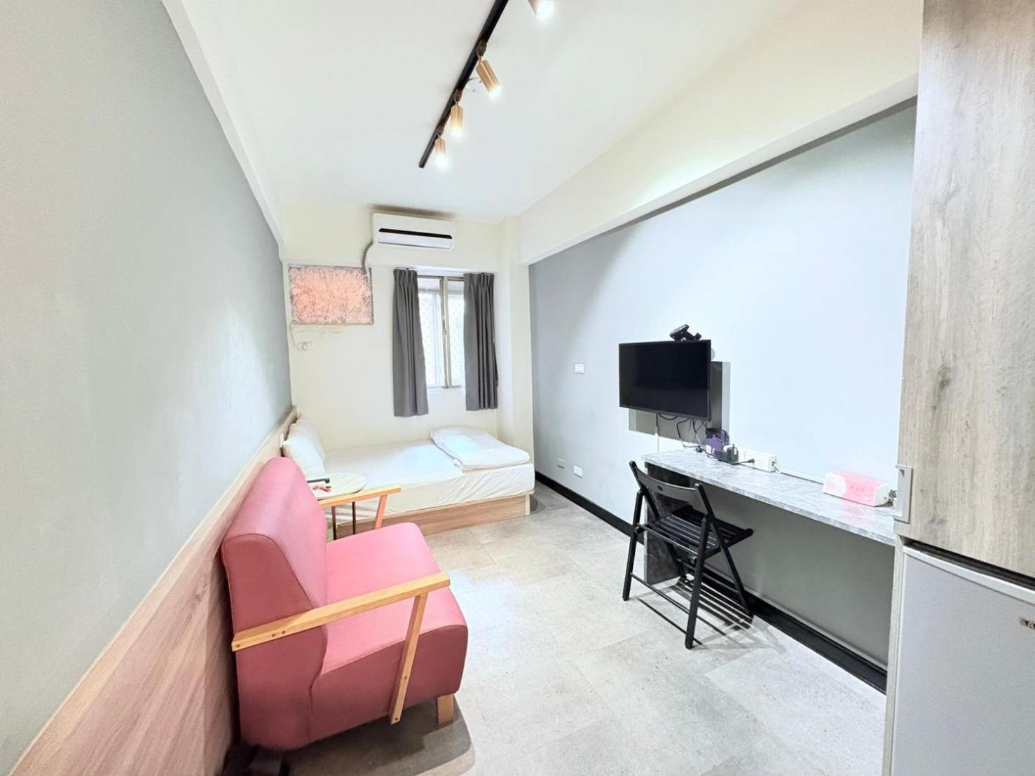 Fengjia Gift Box Homestay Тайджун Екстериор снимка